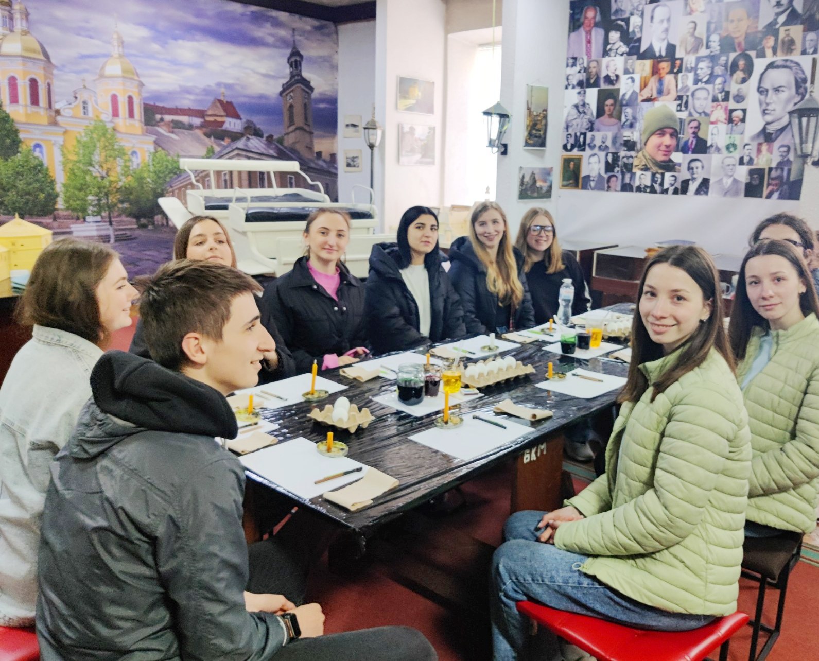  Майстер-клас з писанкарства у Бережанському краєзнавчому музеї.jpg